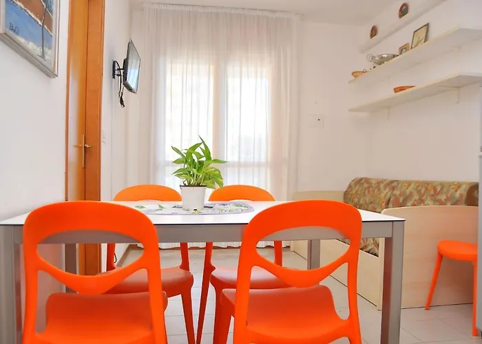 Appartamento Lovely Beachfront Apartment-beahost
